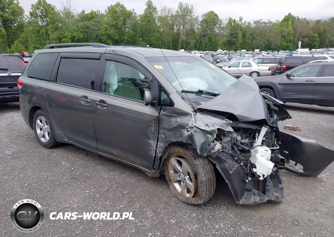2013 Toyota Sienna Le V6 8 Passenger – zdjęcie 1 z 17