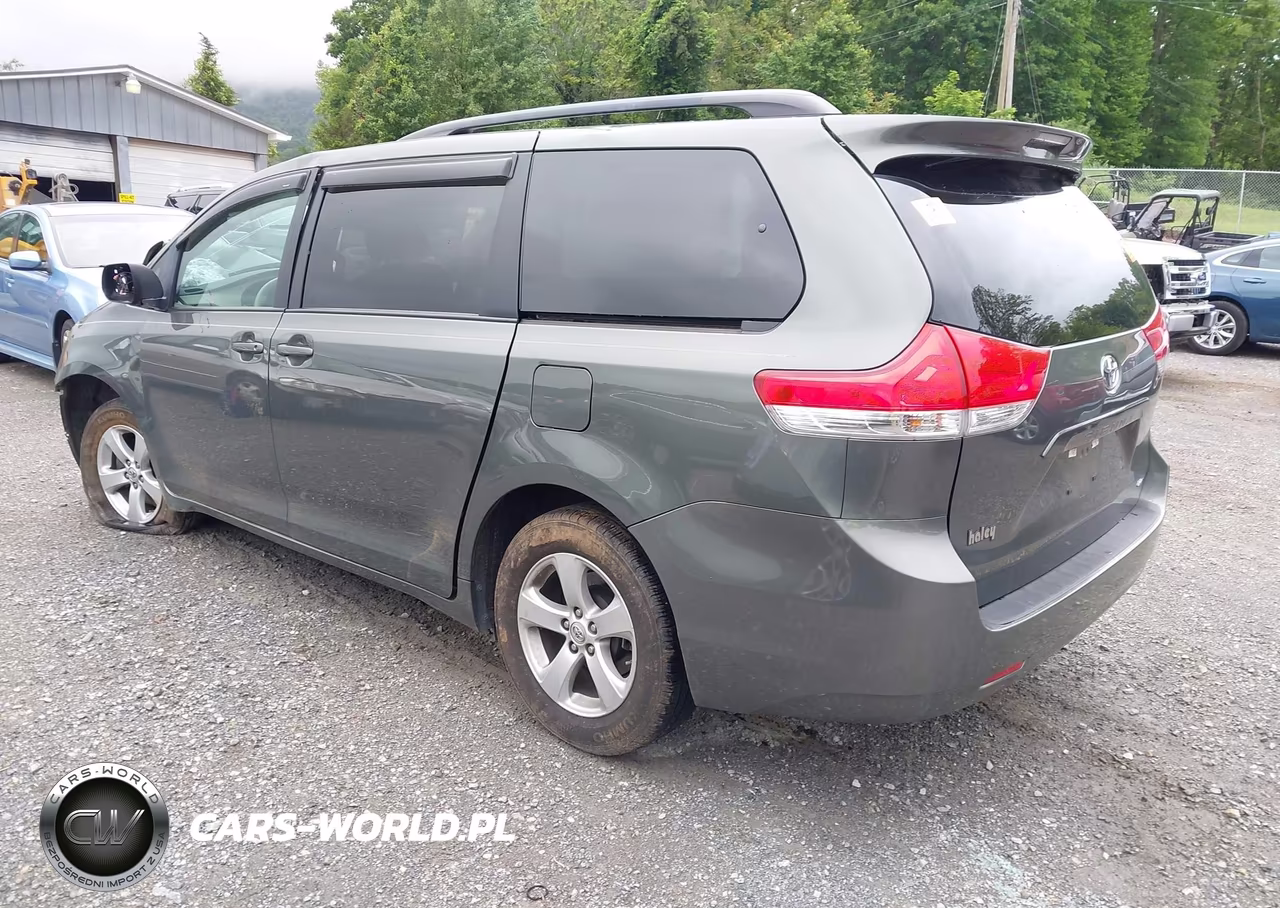 2013 Toyota Sienna Le V6 8 Passenger VIN:5TDKK3DC7DS381017 - 3