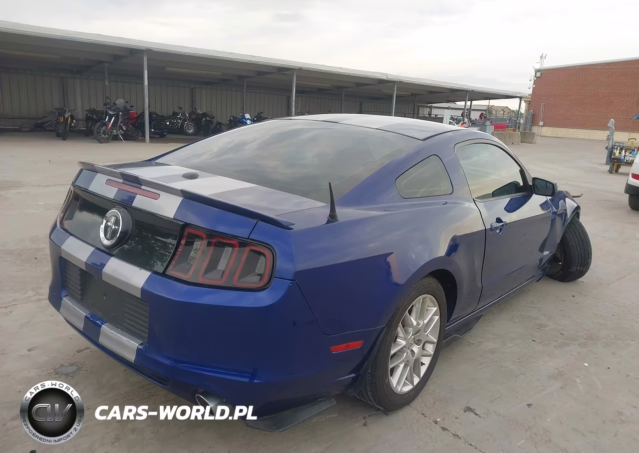 2014 Ford Mustang V6 Premium VIN:1ZVBP8AM1E5306121 - 4