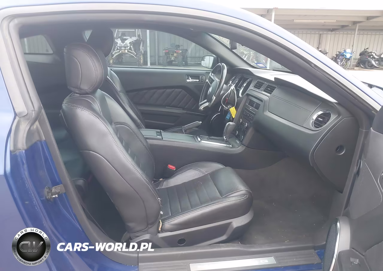 2014 Ford Mustang V6 Premium VIN:1ZVBP8AM1E5306121 - 5