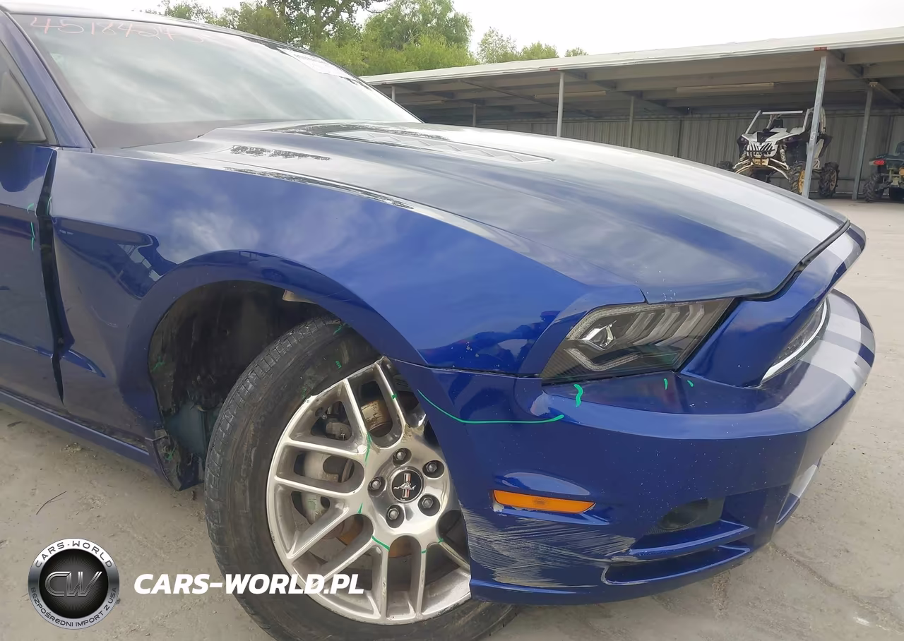 2014 Ford Mustang V6 Premium VIN:1ZVBP8AM1E5306121 - 6