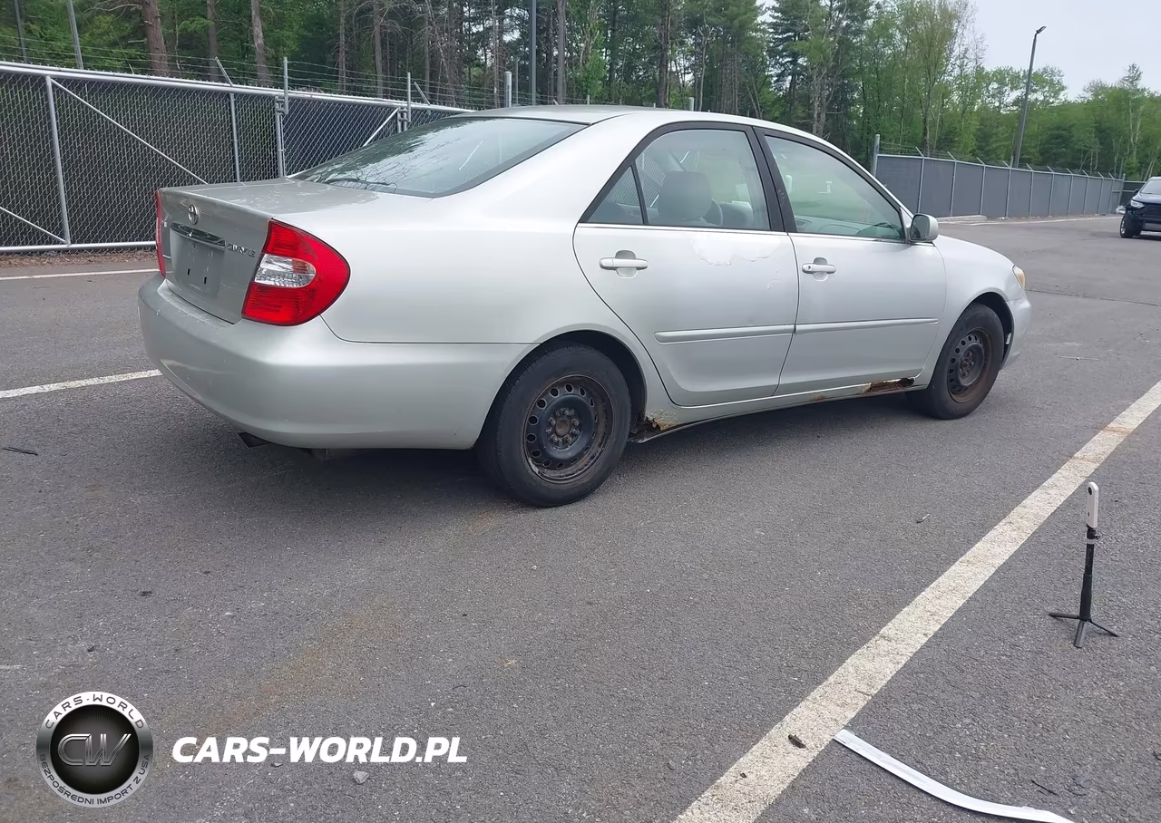 2002 Toyota Camry Le VIN:JTDBE32K720086176 - 4