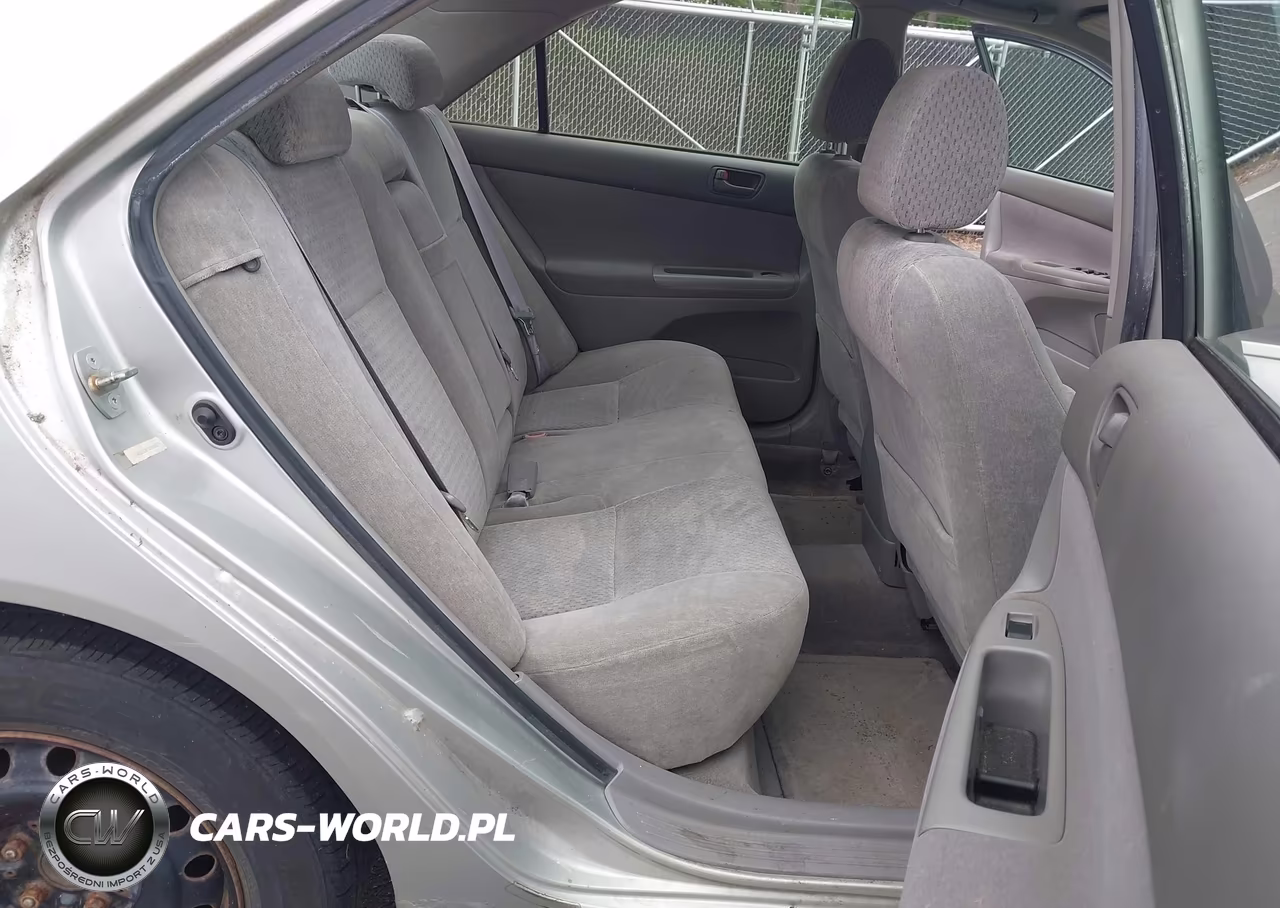 2002 Toyota Camry Le VIN:JTDBE32K720086176 - 8