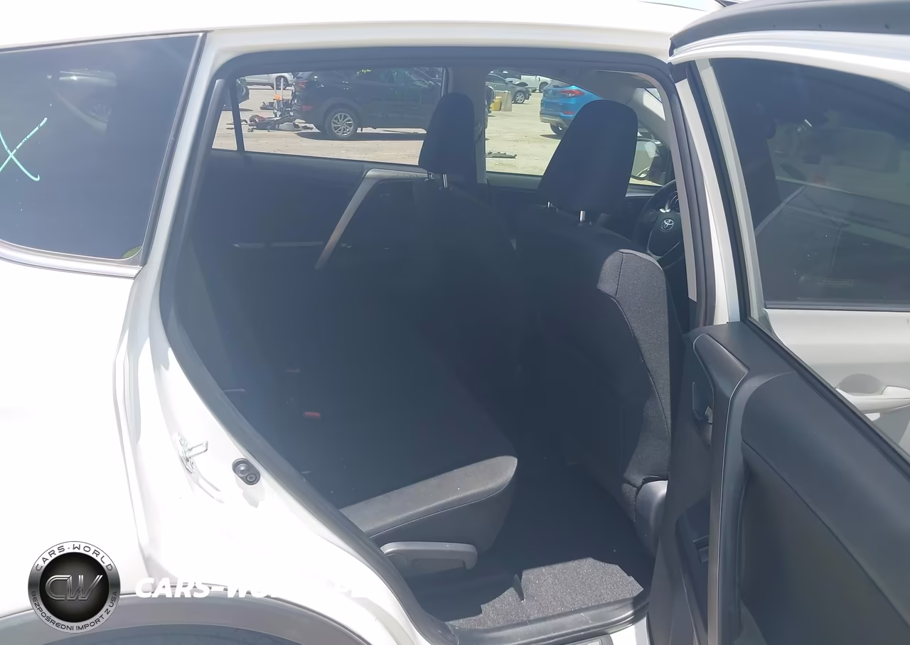 2017 Toyota Rav4 Le VIN:JTMZFREVXHJ108520 - 8
