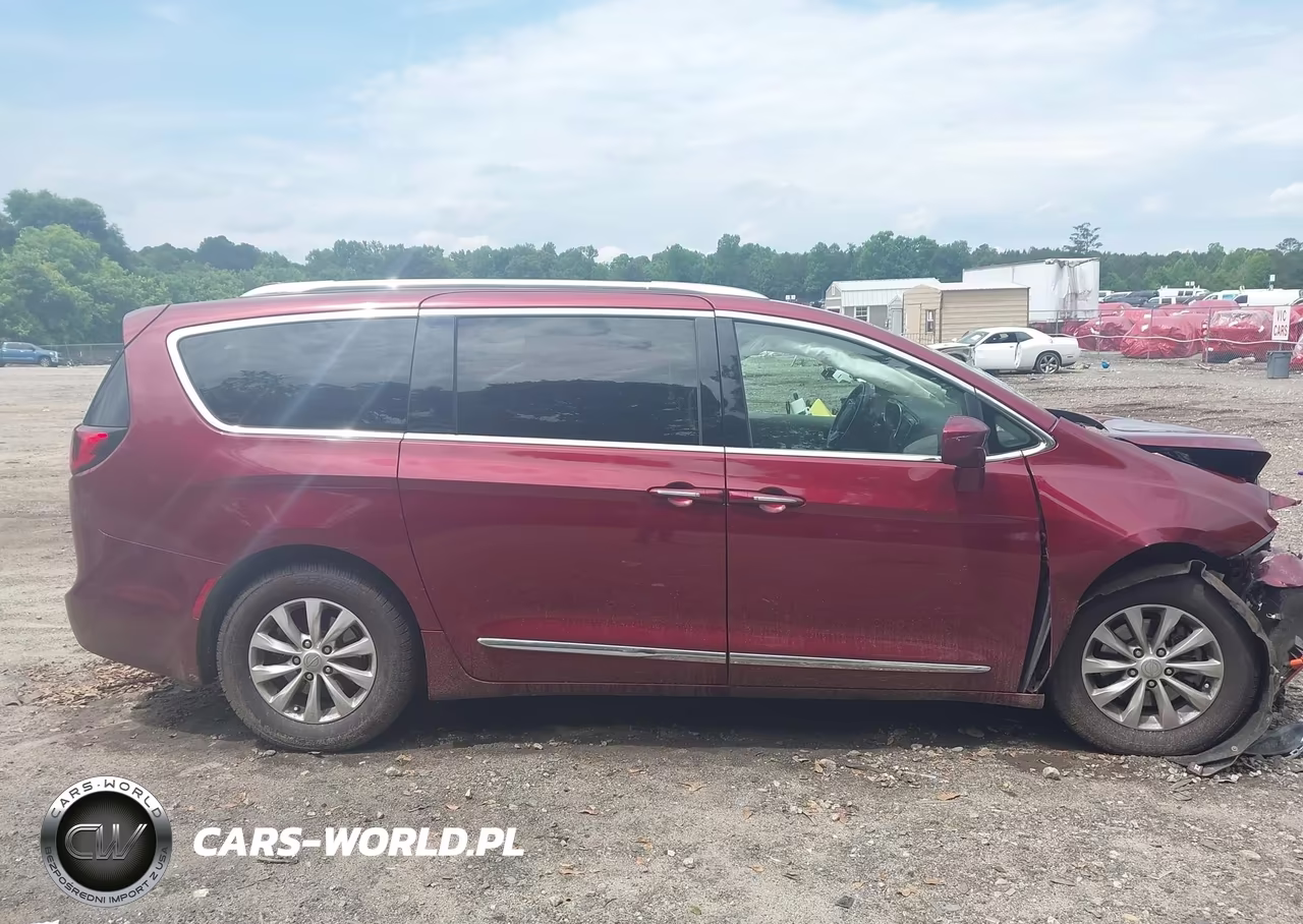 2019 Chrysler Pacifica Touring L VIN:2C4RC1BG9KR597348 - 13