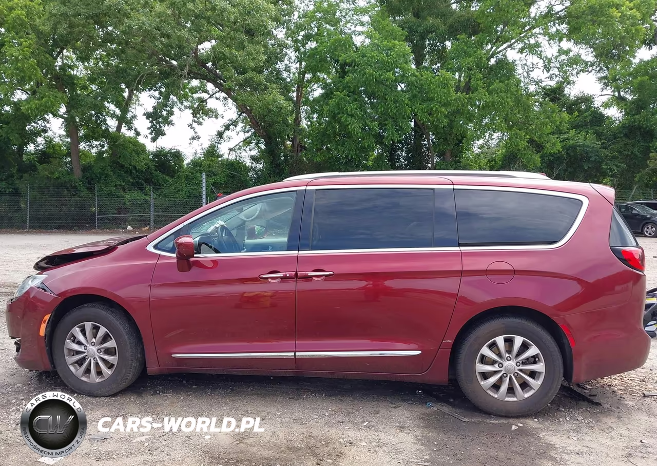 2019 Chrysler Pacifica Touring L VIN:2C4RC1BG9KR597348 - 14