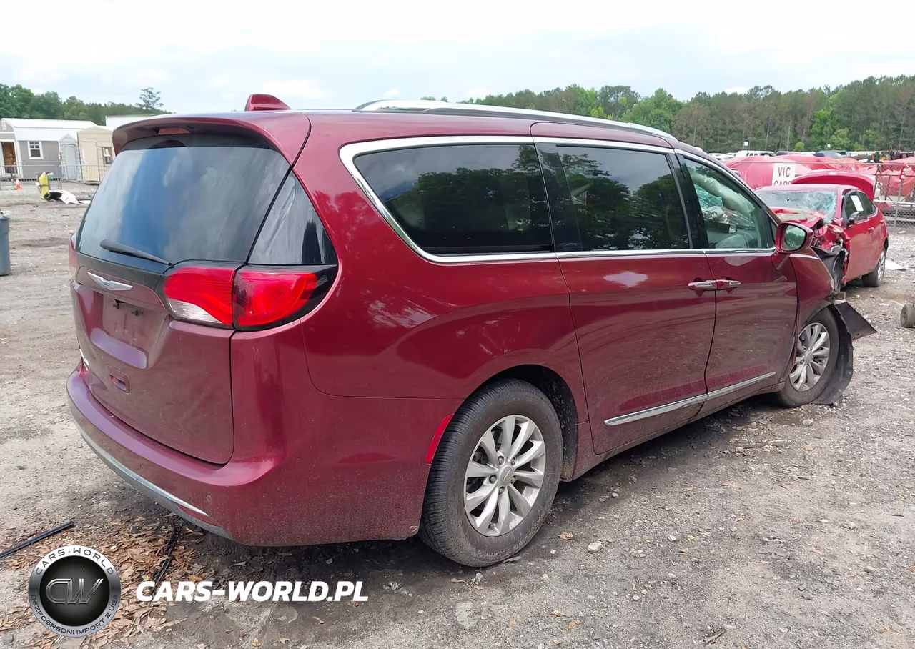 2019 Chrysler Pacifica Touring L VIN:2C4RC1BG9KR597348 - 4