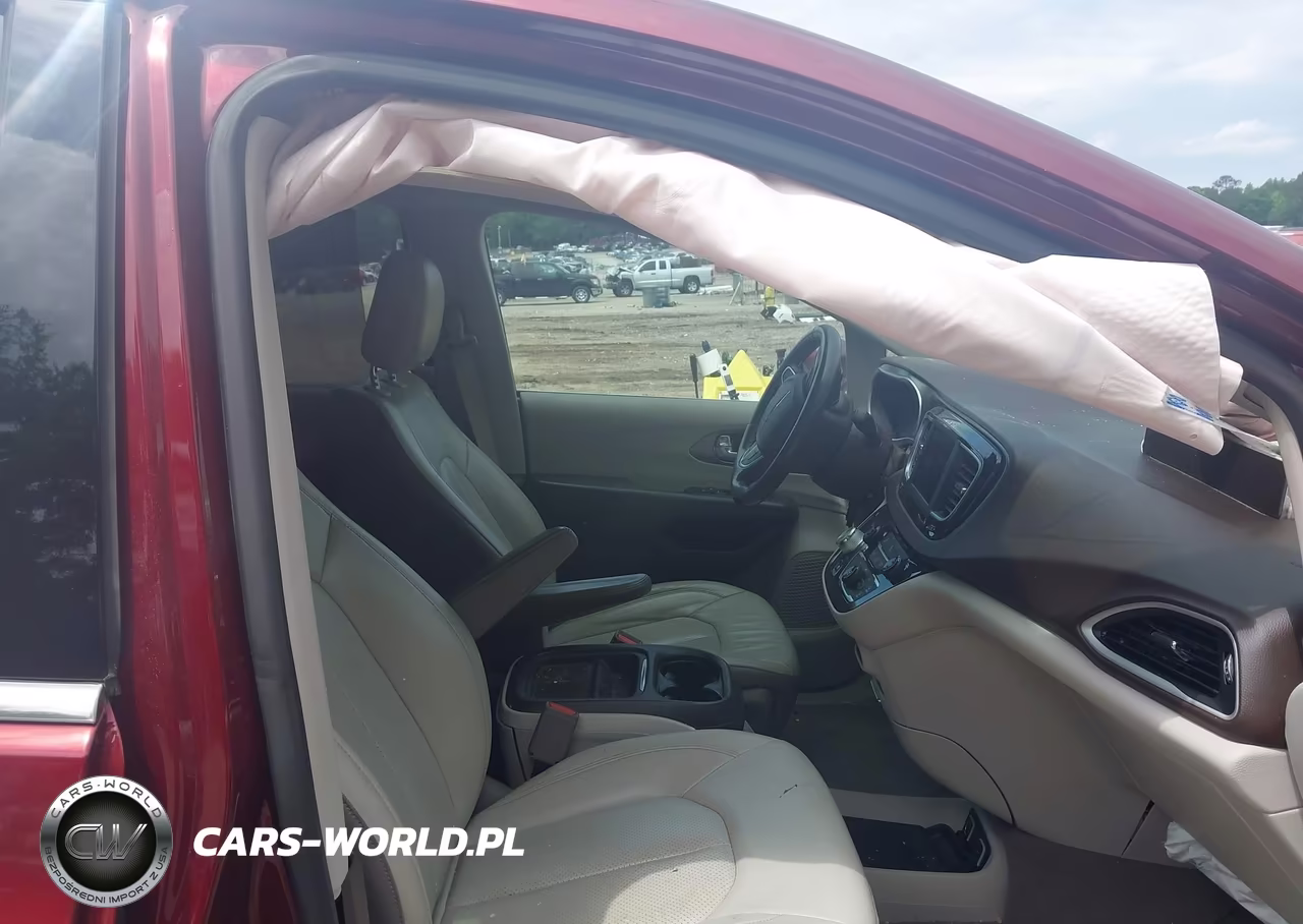 2019 Chrysler Pacifica Touring L VIN:2C4RC1BG9KR597348 - 5