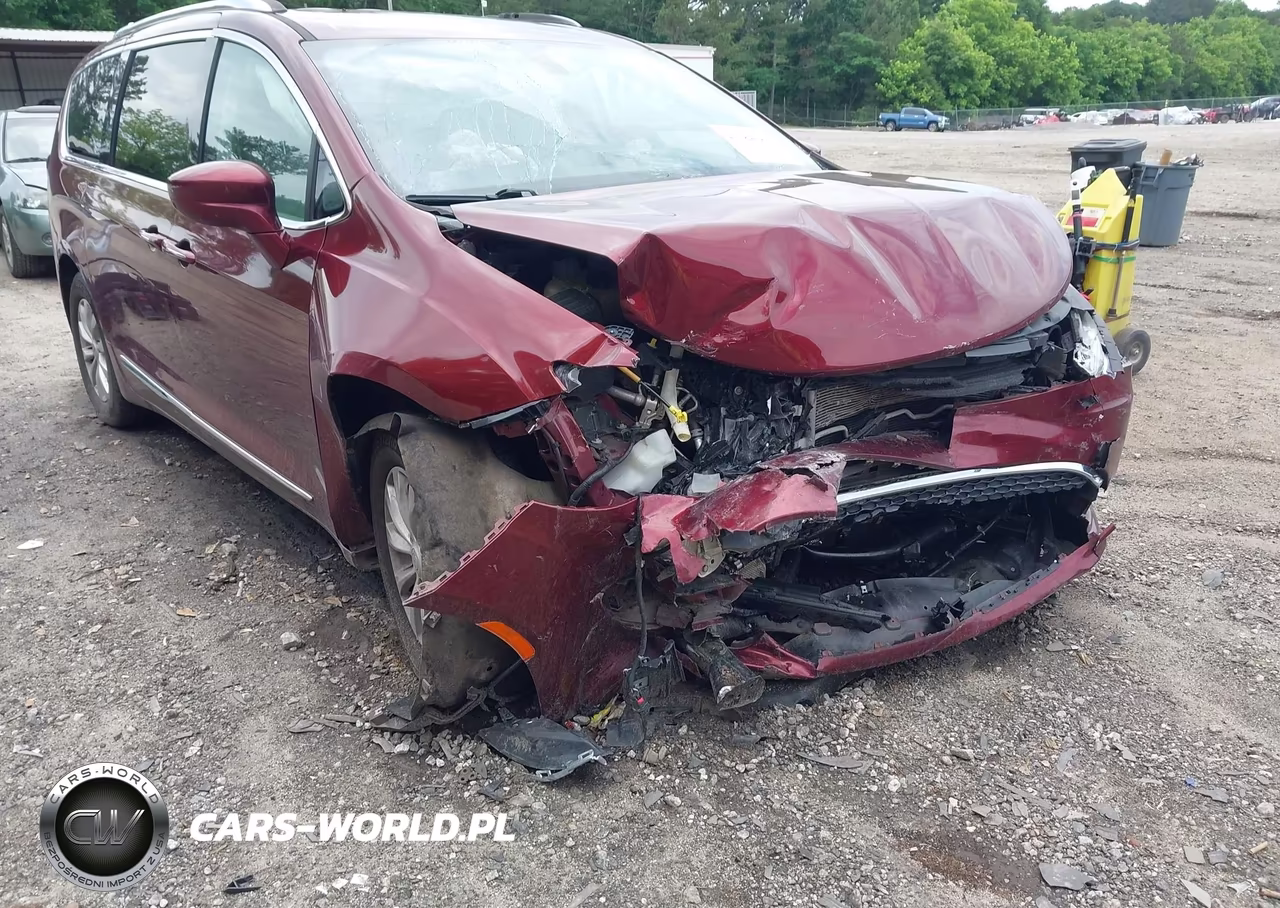 2019 Chrysler Pacifica Touring L VIN:2C4RC1BG9KR597348 - 6