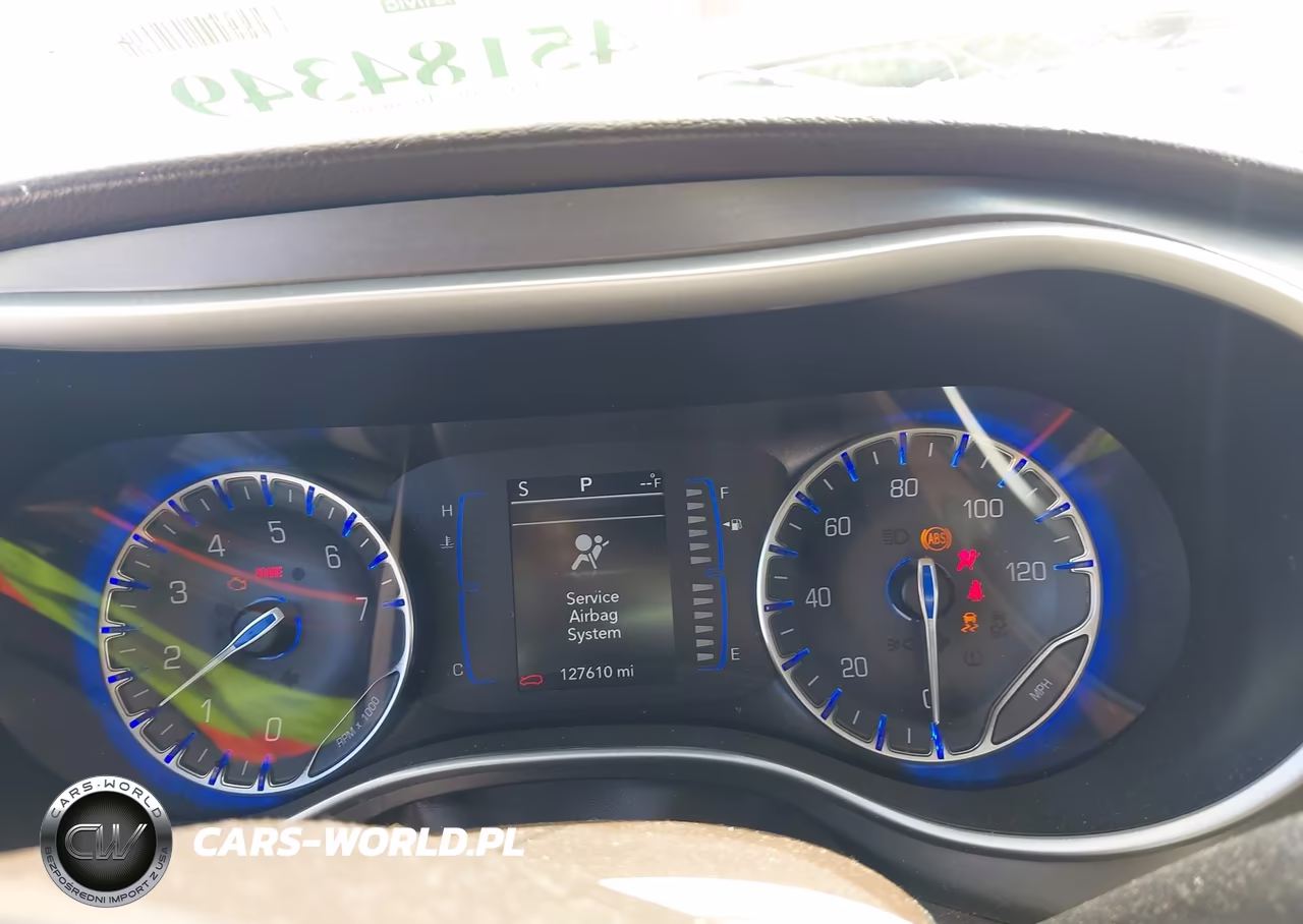 2019 Chrysler Pacifica Touring L VIN:2C4RC1BG9KR597348 - 7