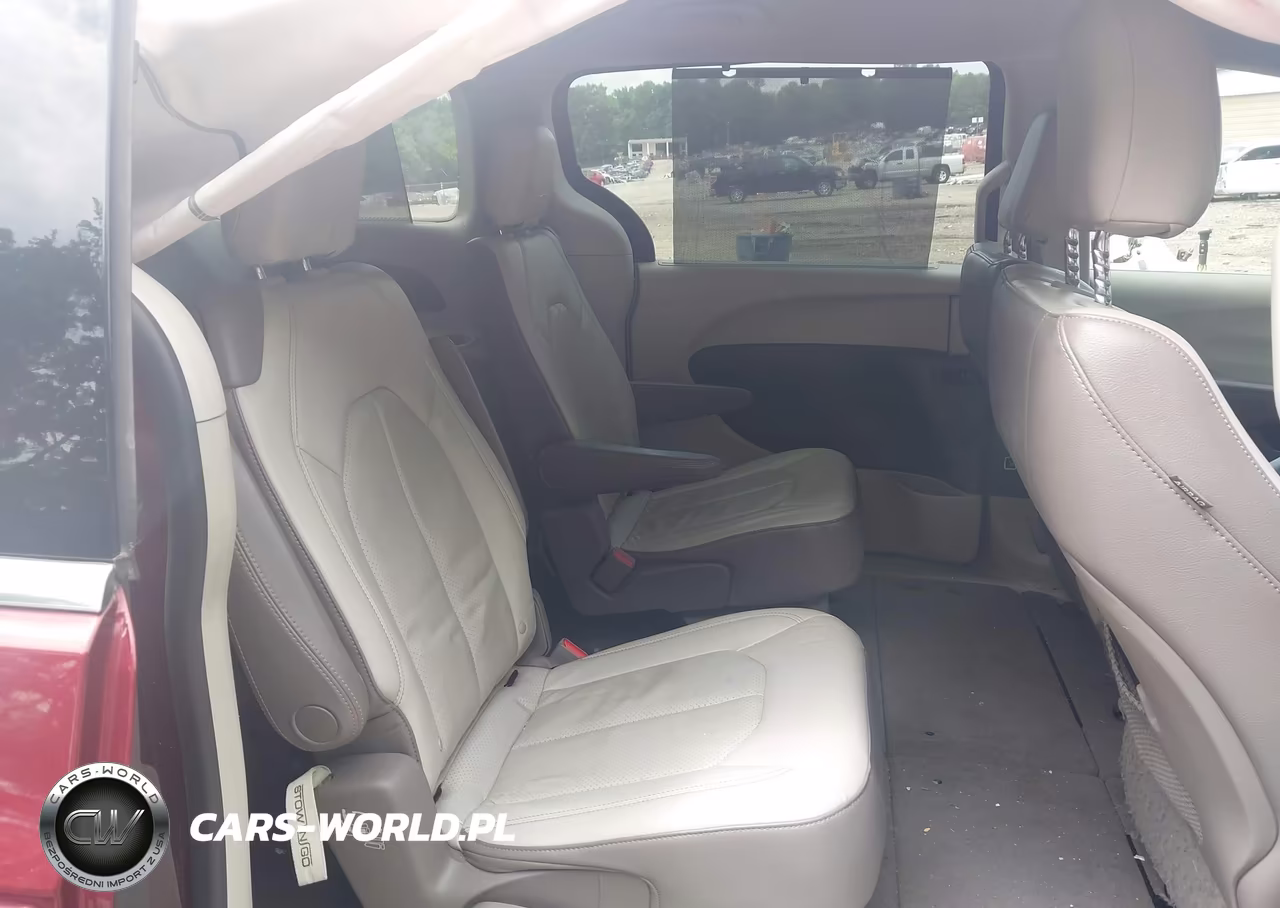 2019 Chrysler Pacifica Touring L VIN:2C4RC1BG9KR597348 - 8