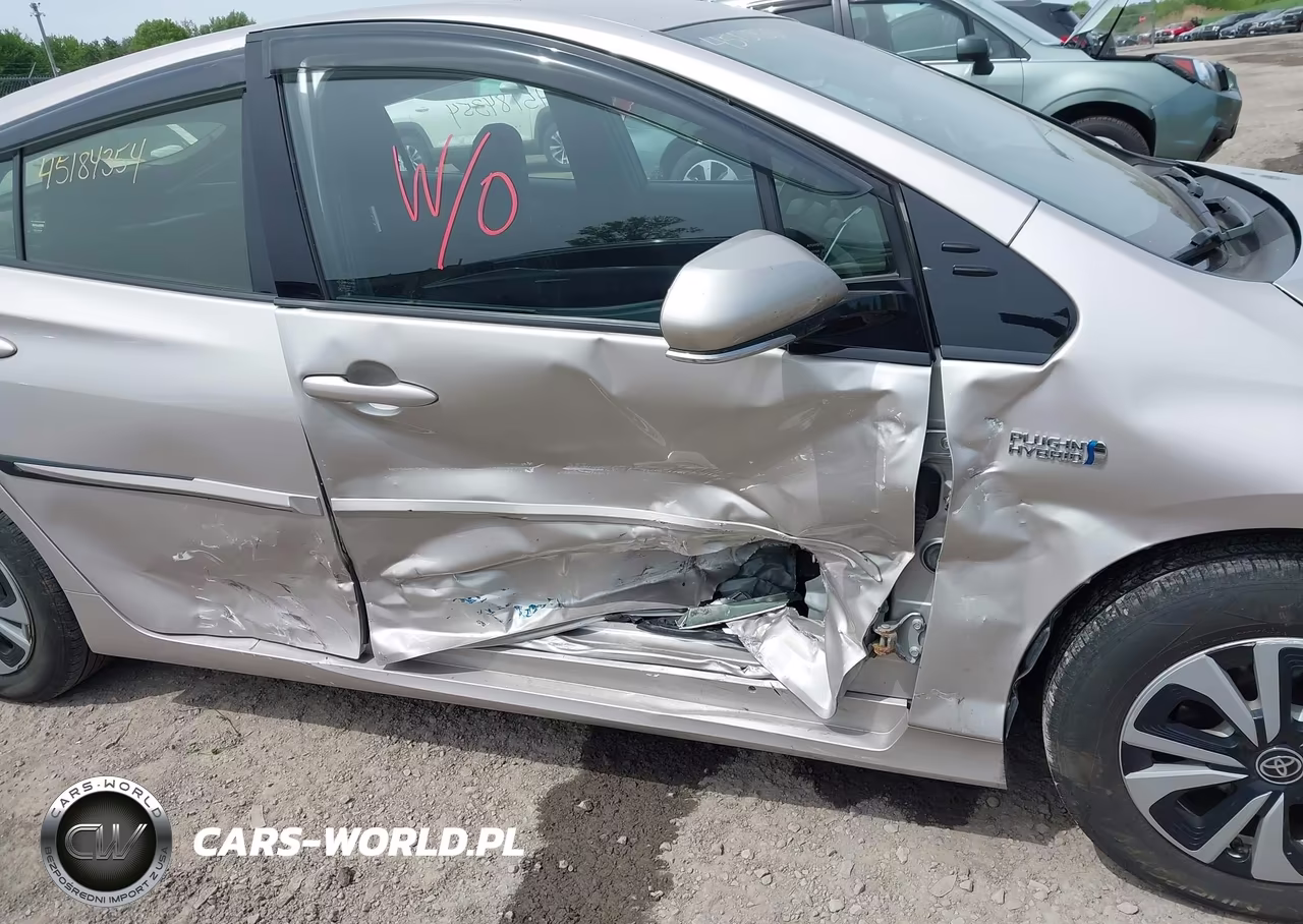 2017 Toyota Prius Prime Plus VIN:JTDKARFP2H3038208 - 6