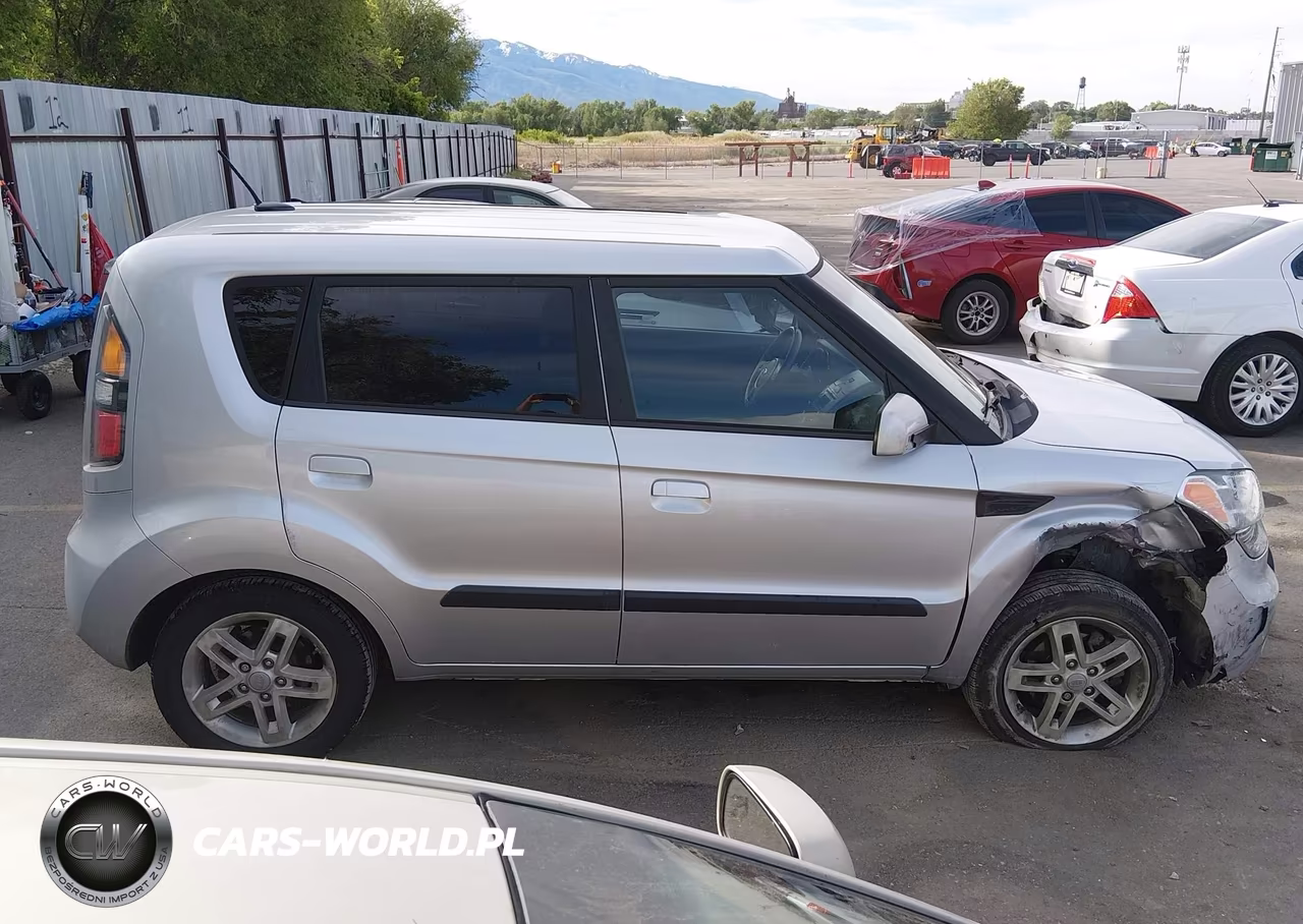 2010 Kia Soul + VIN:KNDJT2A29A7702902 - 13