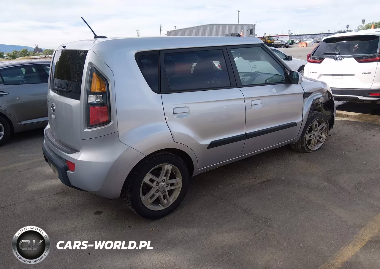 2010 Kia Soul + VIN:KNDJT2A29A7702902 - 4