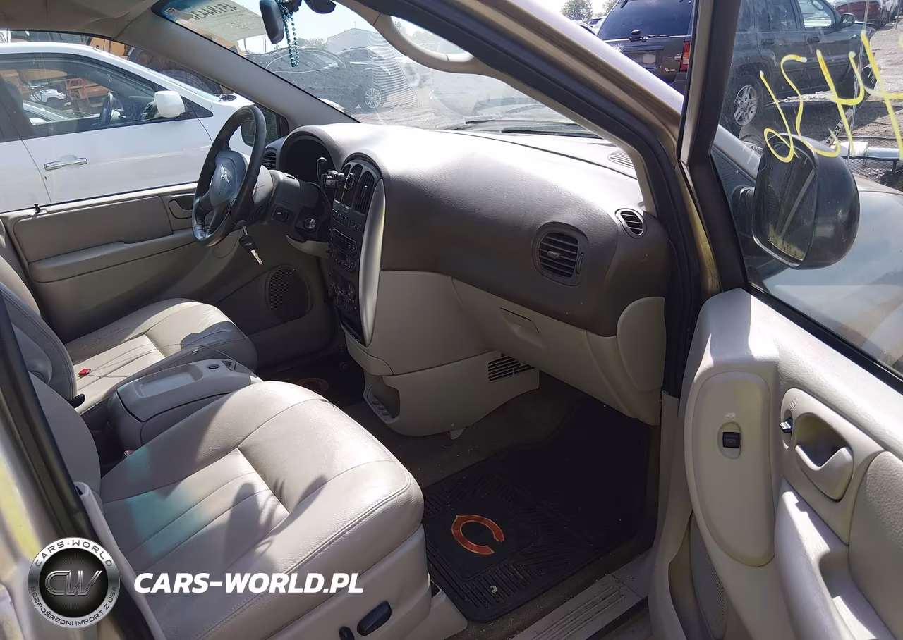 2005 Chrysler Town & Country Touring VIN:2C4GP54L35R433370 - 5