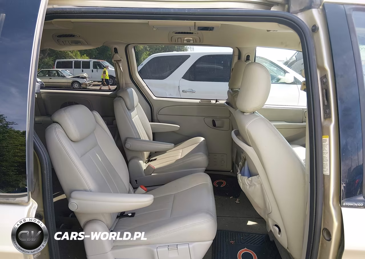 2005 Chrysler Town & Country Touring VIN:2C4GP54L35R433370 - 8