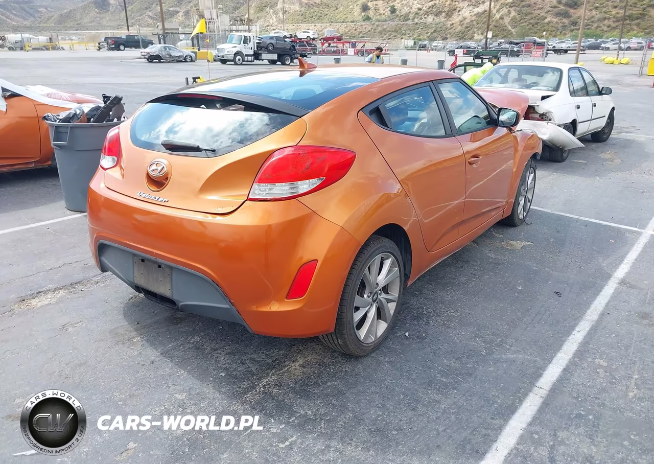 2017 Hyundai Veloster VIN:KMHTC6AD7HU307383 - 4