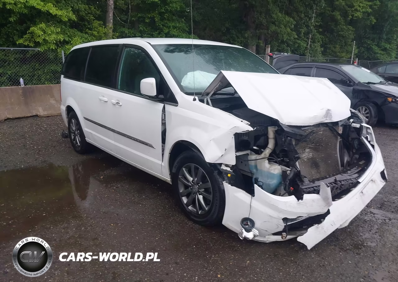 2015 Chrysler Town & Country S – zdjęcie 1 z 17