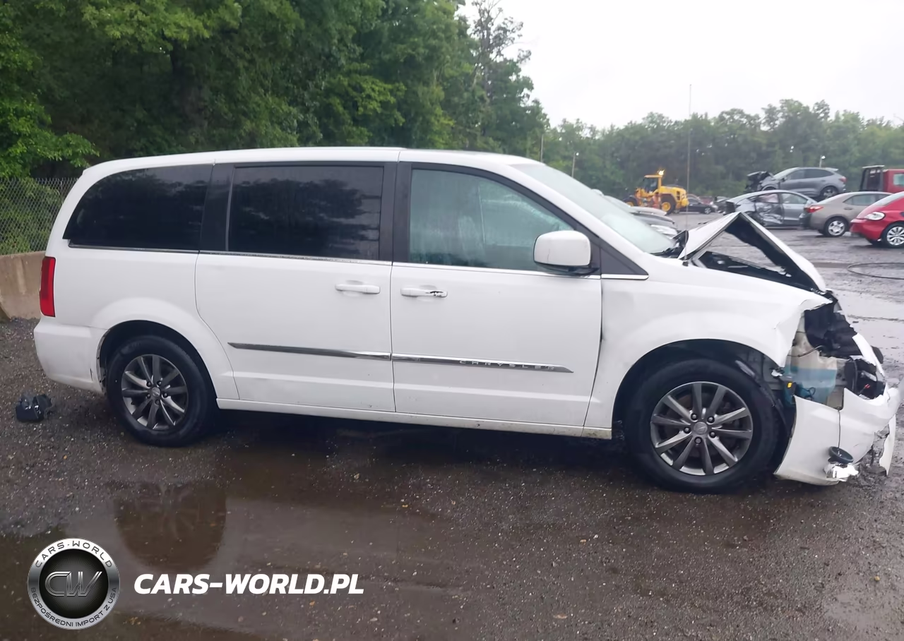 2015 Chrysler Town & Country S VIN:2C4RC1HG1FR620201 - 13