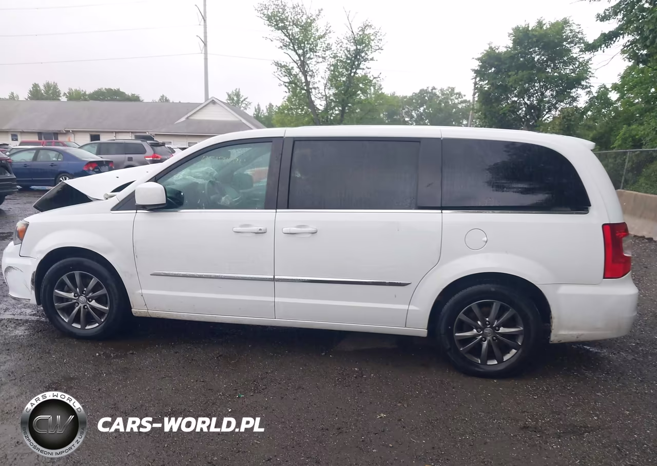 2015 Chrysler Town & Country S VIN:2C4RC1HG1FR620201 - 14