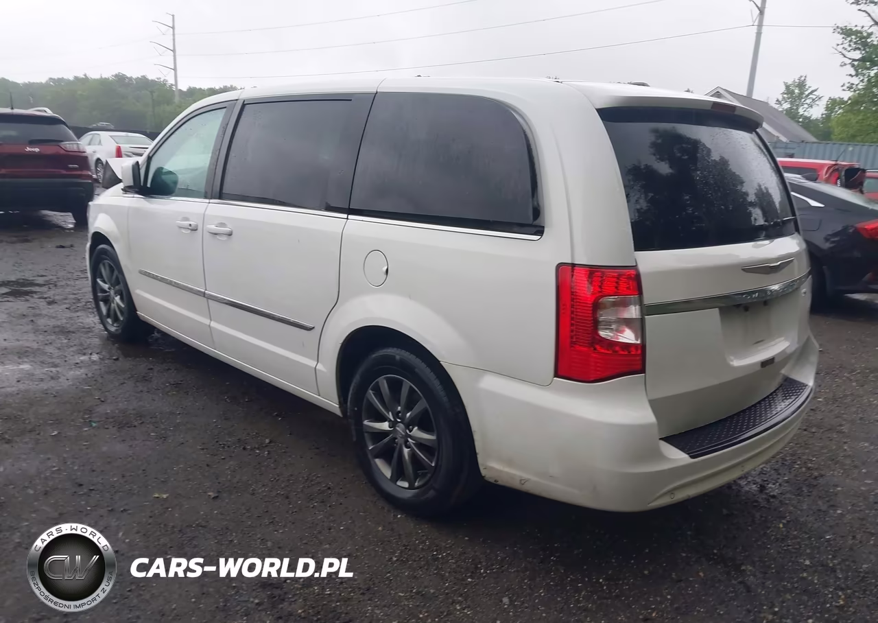 2015 Chrysler Town & Country S VIN:2C4RC1HG1FR620201 - 3