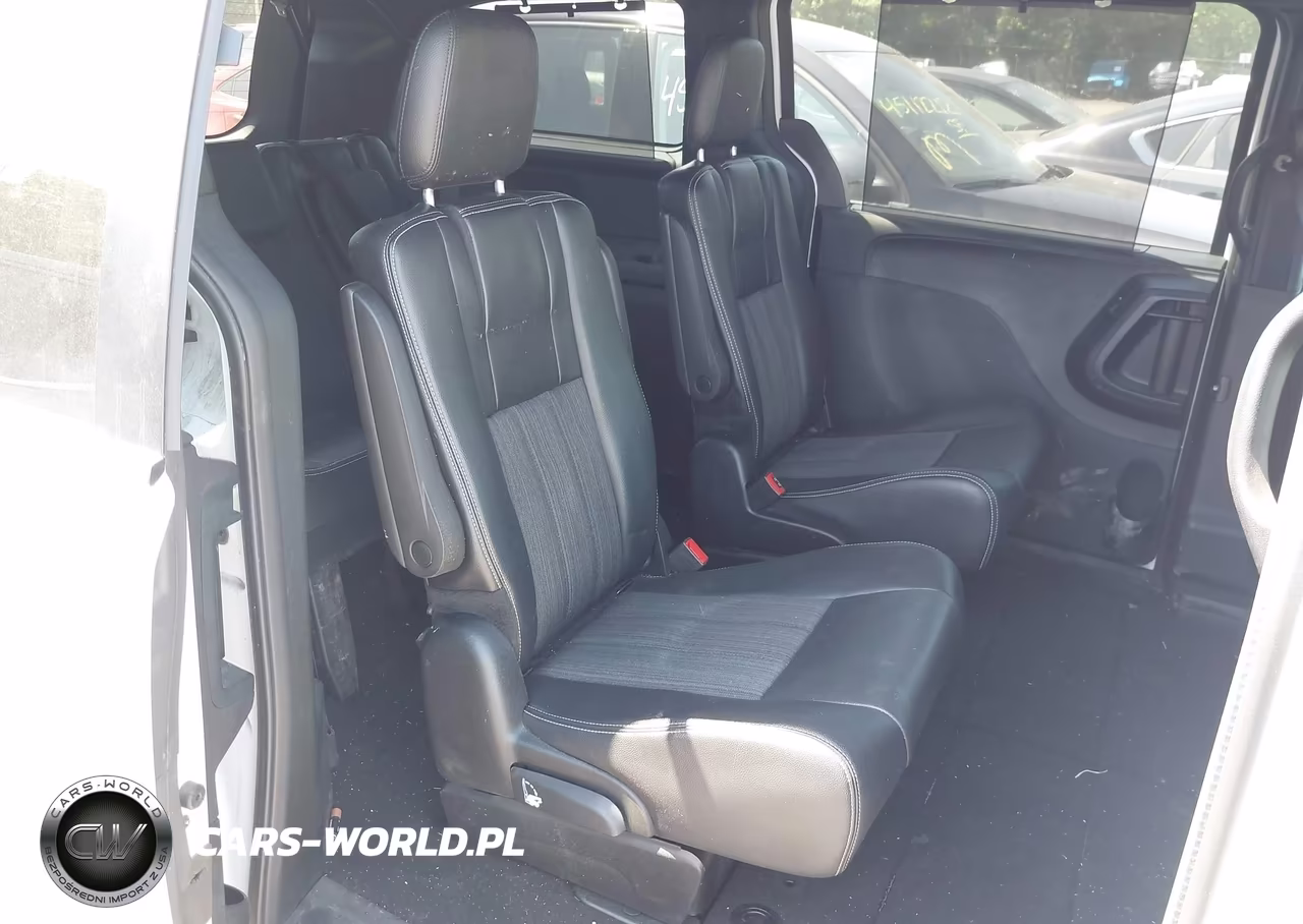 2015 Chrysler Town & Country S VIN:2C4RC1HG1FR620201 - 8