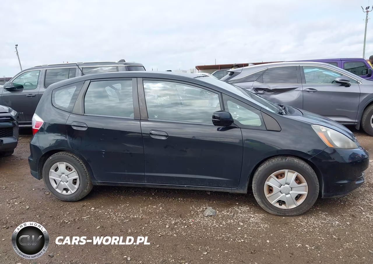 2013 Honda Fit VIN:JHMGE8H30DC008261 - 13