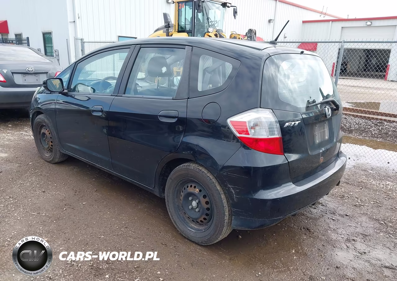 2013 Honda Fit VIN:JHMGE8H30DC008261 - 3