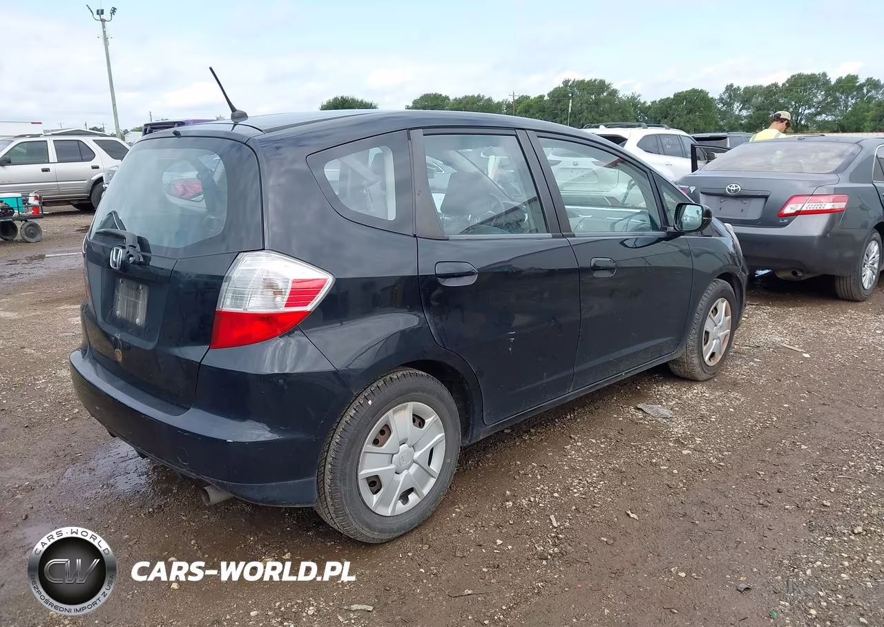 2013 Honda Fit VIN:JHMGE8H30DC008261 - 4