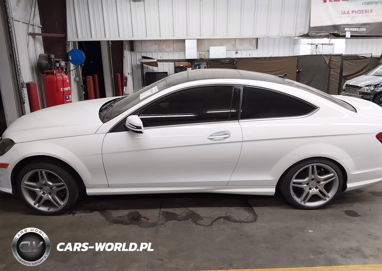 2015 Mercedes-Benz C 350 Sport VIN:WDDGJ5HB8FG369886 - 15