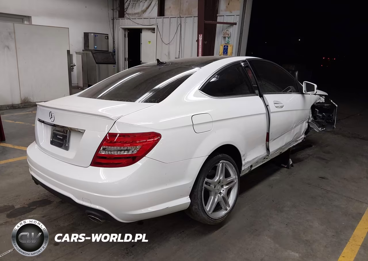 2015 Mercedes-Benz C 350 Sport VIN:WDDGJ5HB8FG369886 - 4