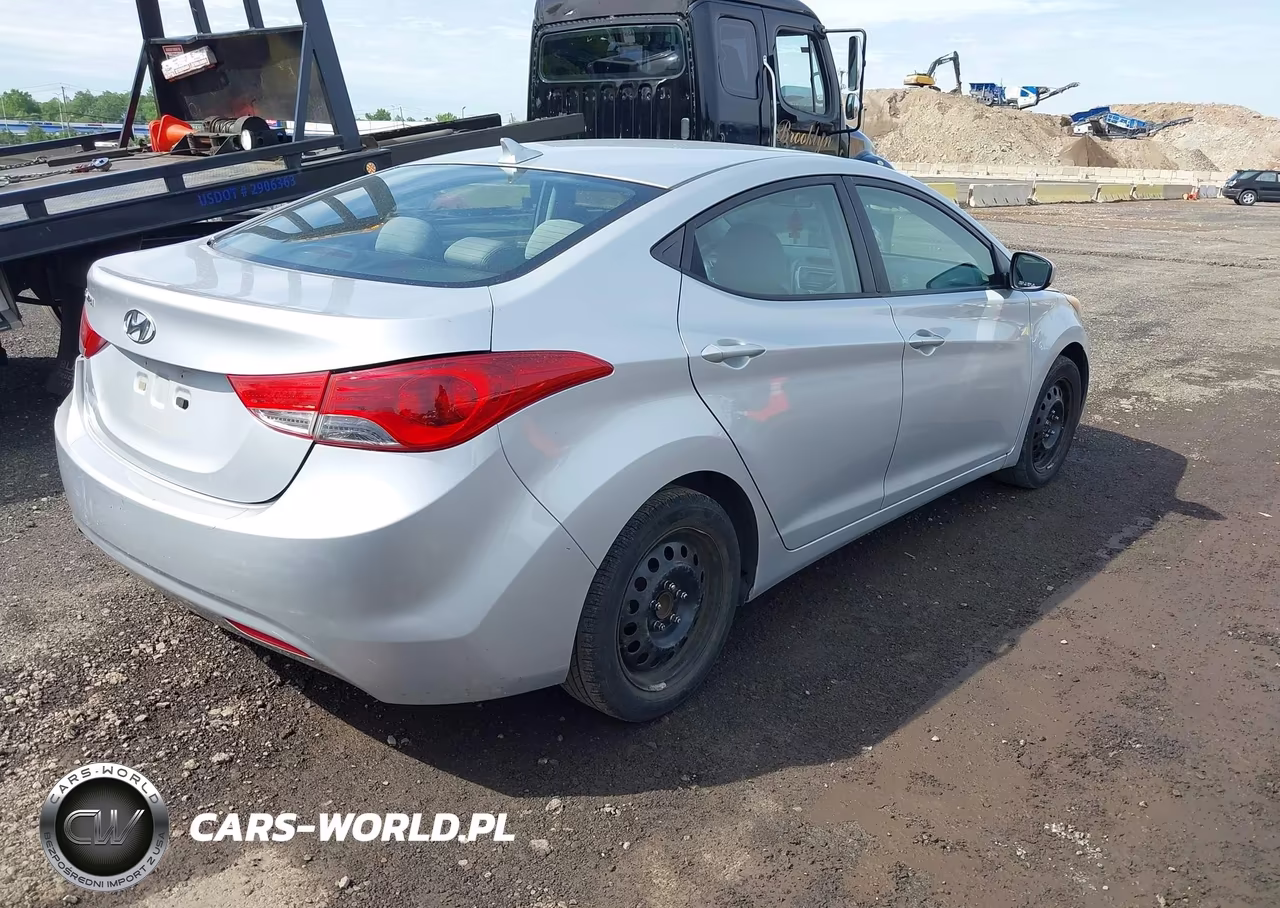 2011 Hyundai Elantra Gls VIN:5NPDH4AE1BH060144 - 4
