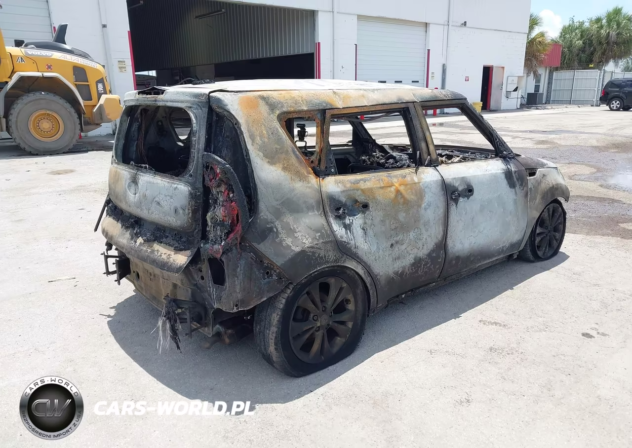 2016 Kia Soul + VIN:KNDJP3A57G7365045 - 4