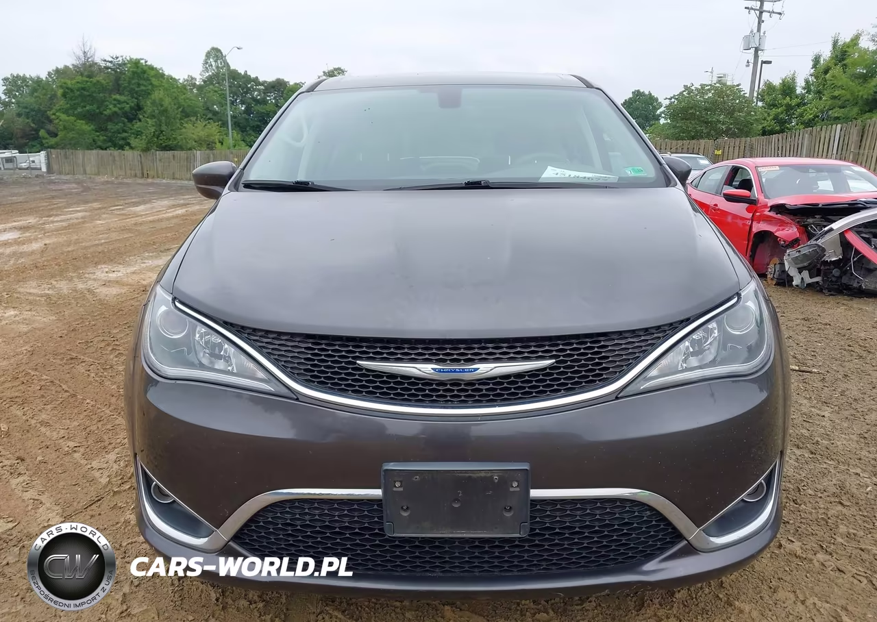 2018 Chrysler Pacifica Touring Plus VIN:2C4RC1FG1JR133057 - 12
