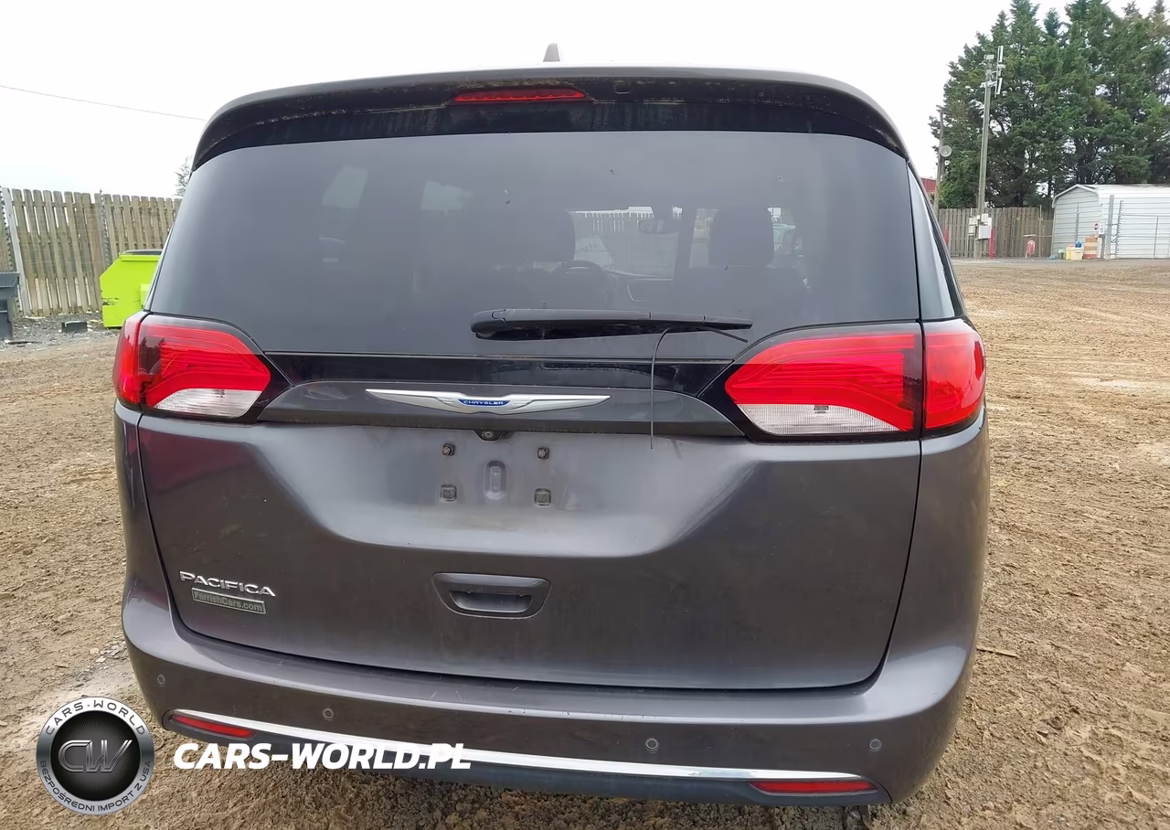 2018 Chrysler Pacifica Touring Plus VIN:2C4RC1FG1JR133057 - 16