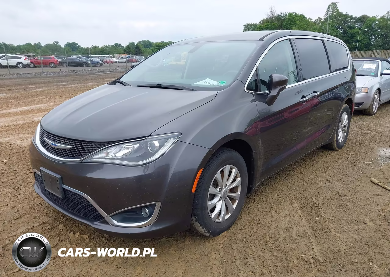2018 Chrysler Pacifica Touring Plus VIN:2C4RC1FG1JR133057 - 2