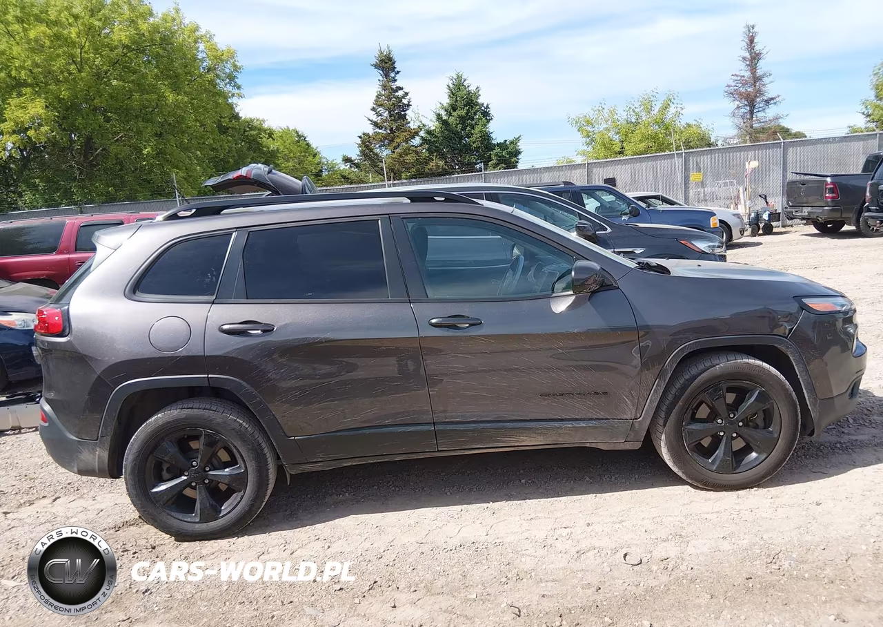 2018 Jeep Cherokee Latitude 4X4 VIN:1C4PJMCB1JD597914 - 13