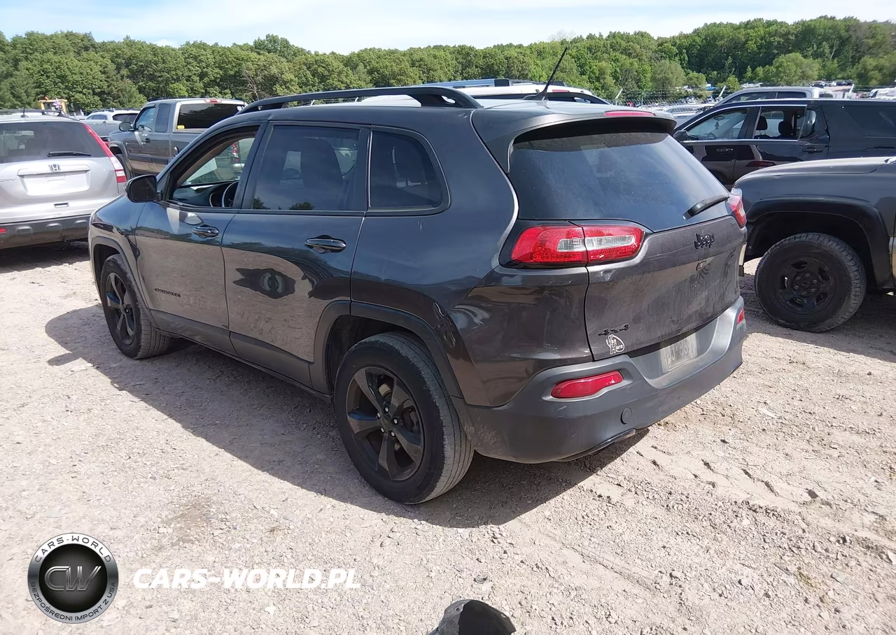 2018 Jeep Cherokee Latitude 4X4 VIN:1C4PJMCB1JD597914 - 3