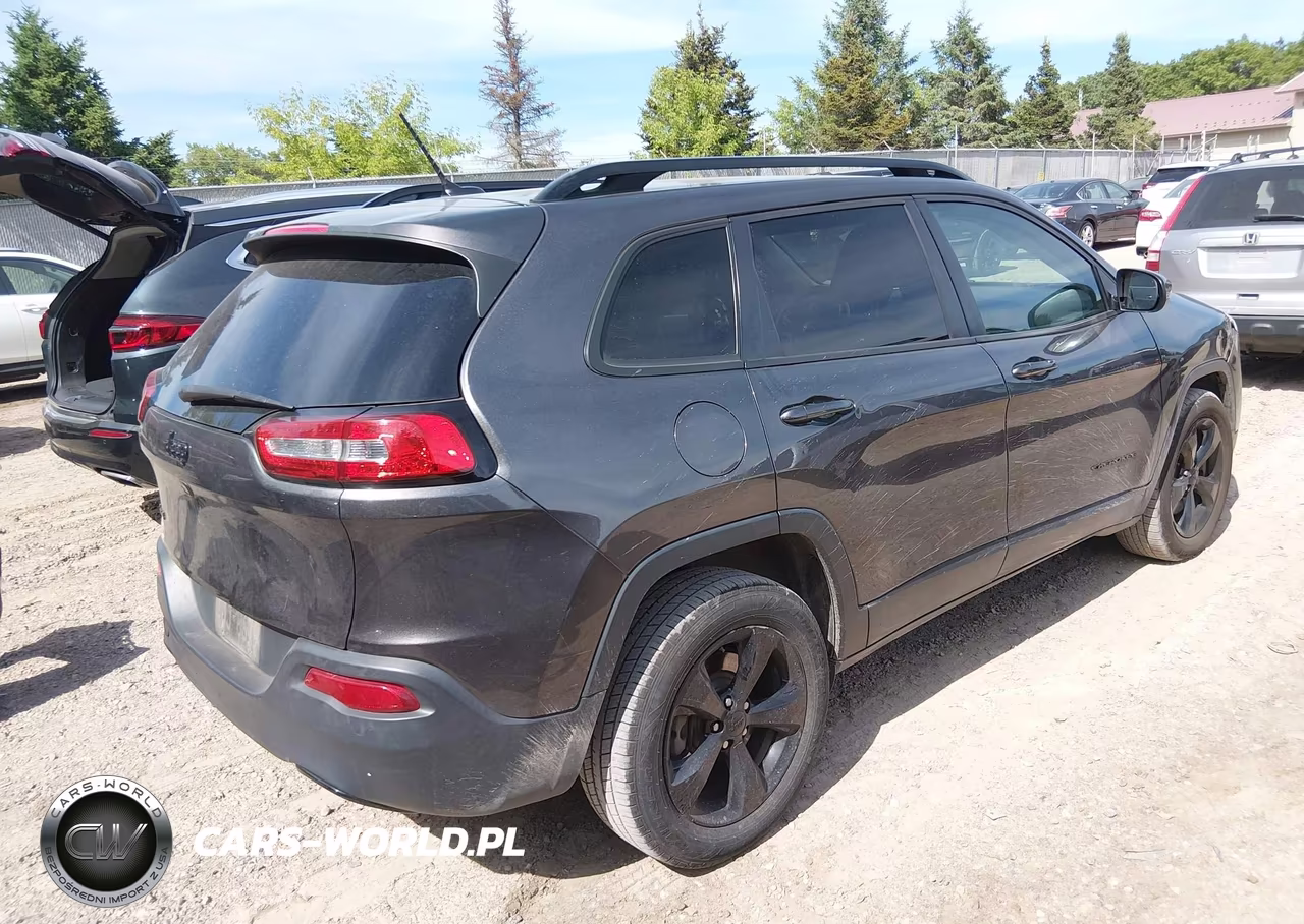 2018 Jeep Cherokee Latitude 4X4 VIN:1C4PJMCB1JD597914 - 4