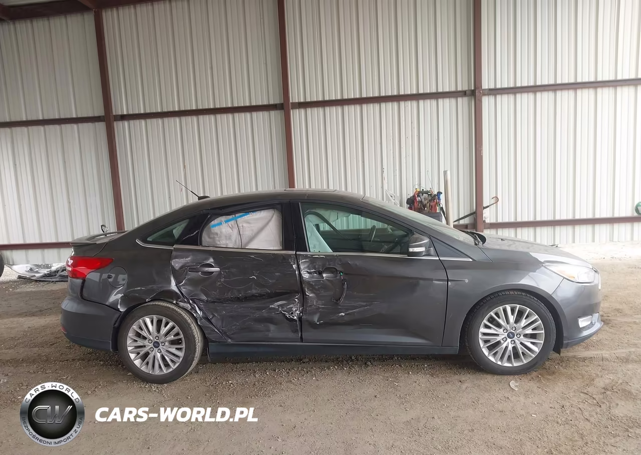 2018 Ford Focus Titanium VIN:1FADP3J29JL273586 - 13
