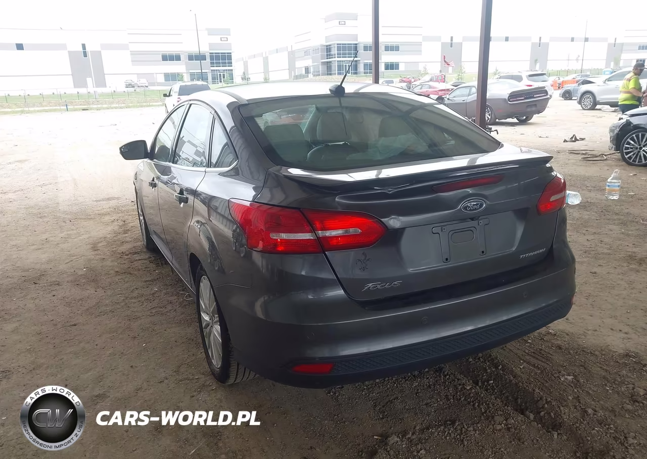 2018 Ford Focus Titanium VIN:1FADP3J29JL273586 - 3