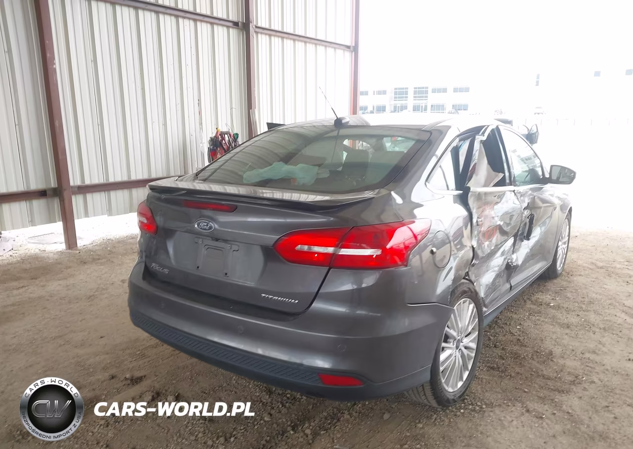 2018 Ford Focus Titanium VIN:1FADP3J29JL273586 - 4