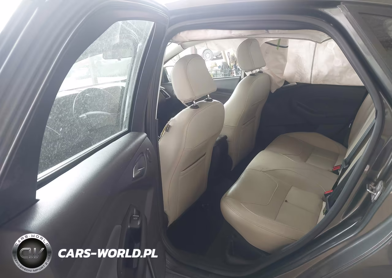 2018 Ford Focus Titanium VIN:1FADP3J29JL273586 - 8