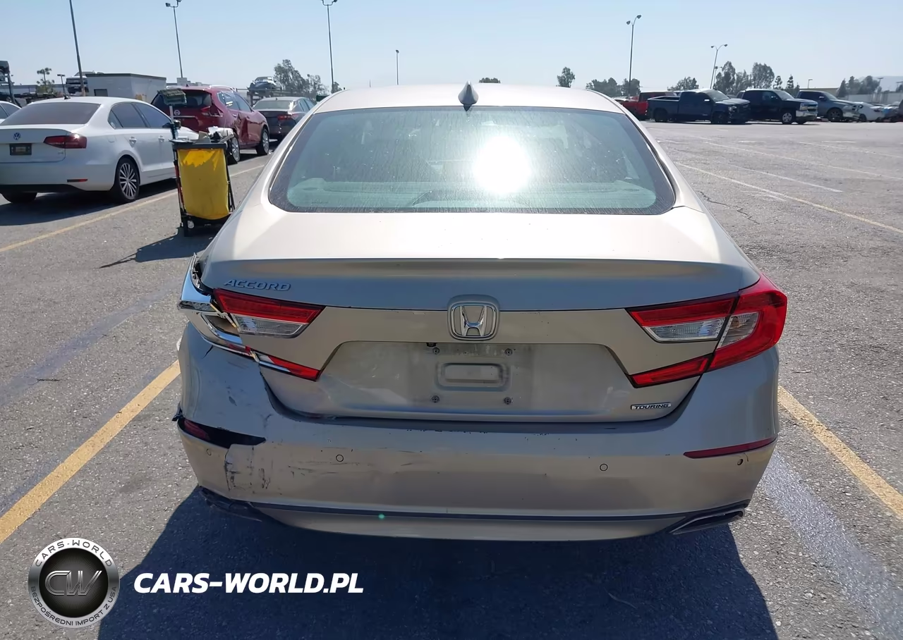 2018 Honda Accord Touring VIN:1HGCV1F97JA111779 - 16
