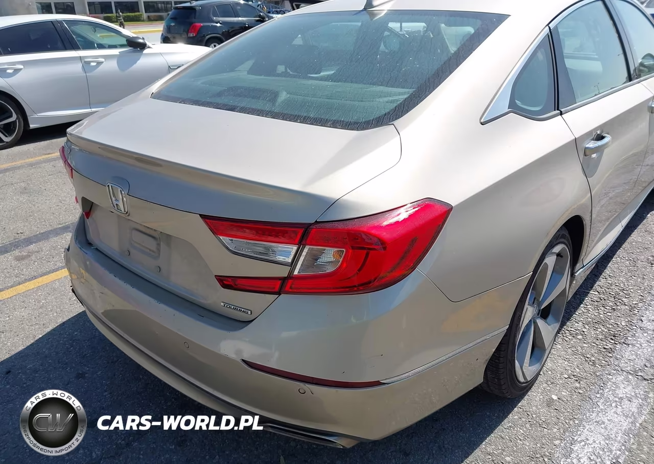 2018 Honda Accord Touring VIN:1HGCV1F97JA111779 - 17