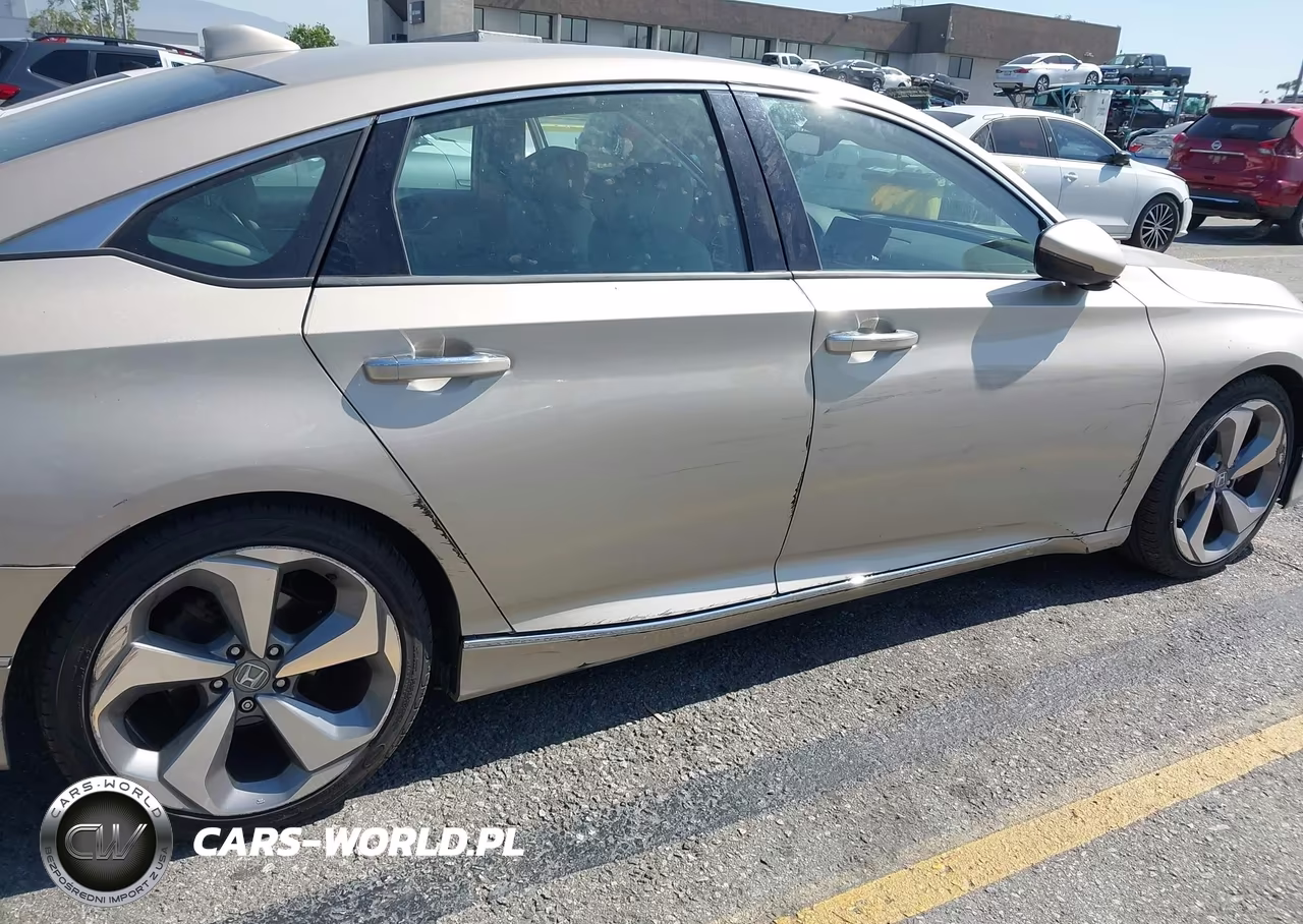2018 Honda Accord Touring VIN:1HGCV1F97JA111779 - 19