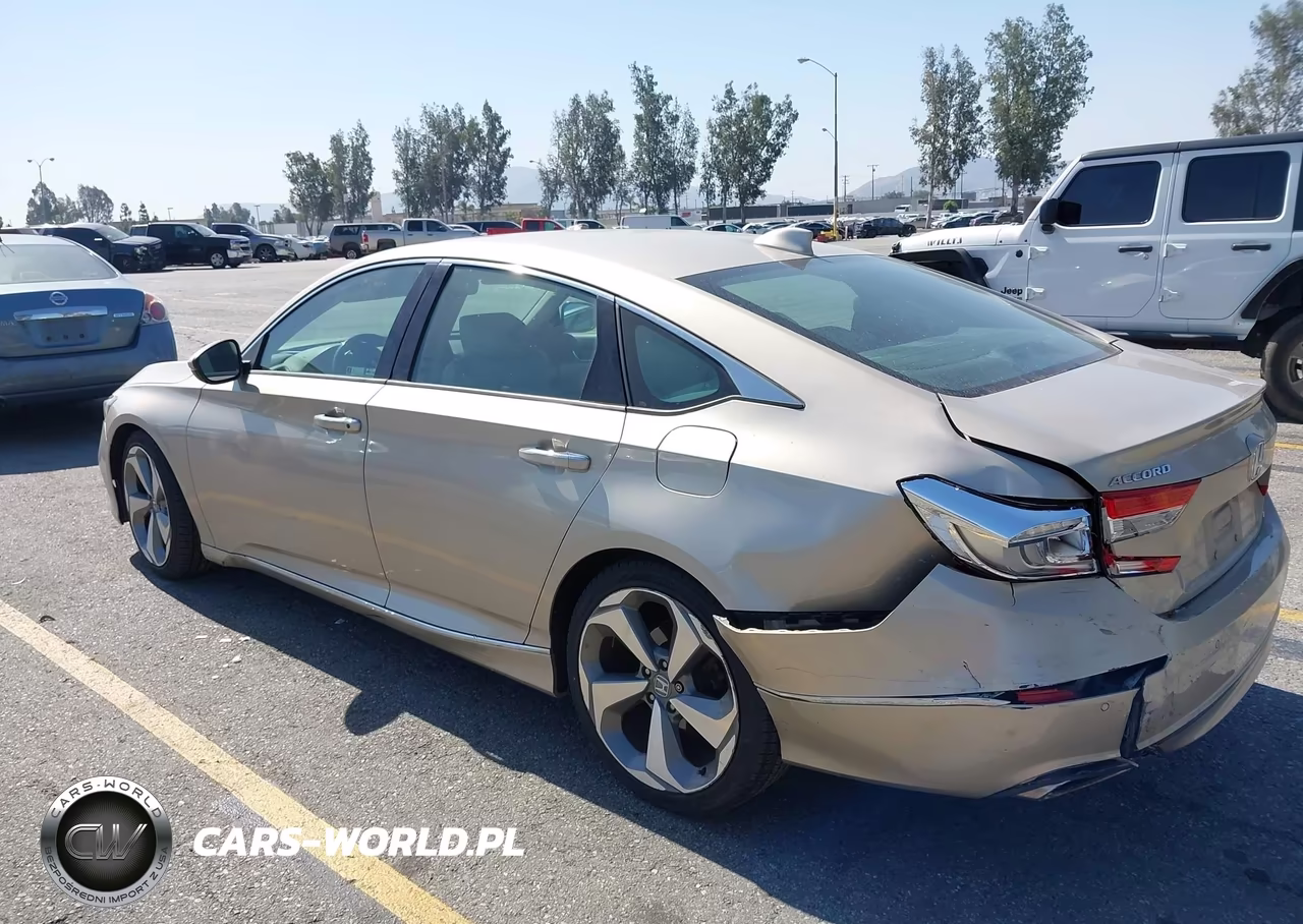 2018 Honda Accord Touring VIN:1HGCV1F97JA111779 - 3
