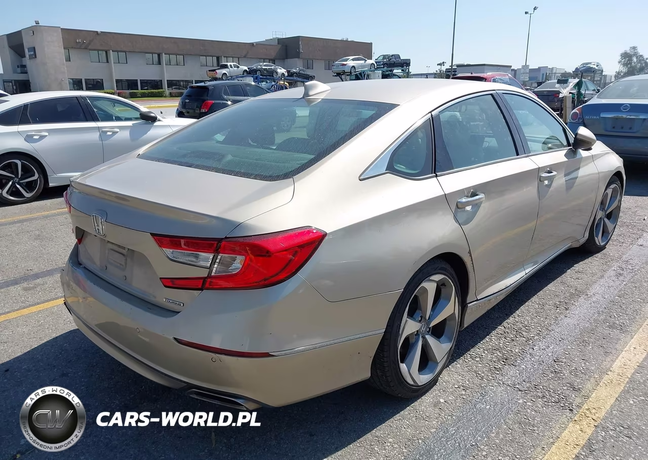 2018 Honda Accord Touring VIN:1HGCV1F97JA111779 - 4