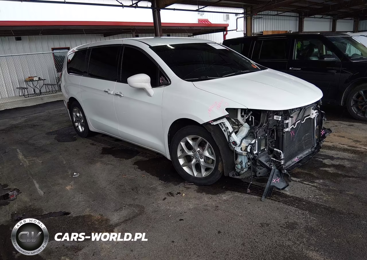 2019 Chrysler Pacifica Touring Plus – zdjęcie 1 z 19
