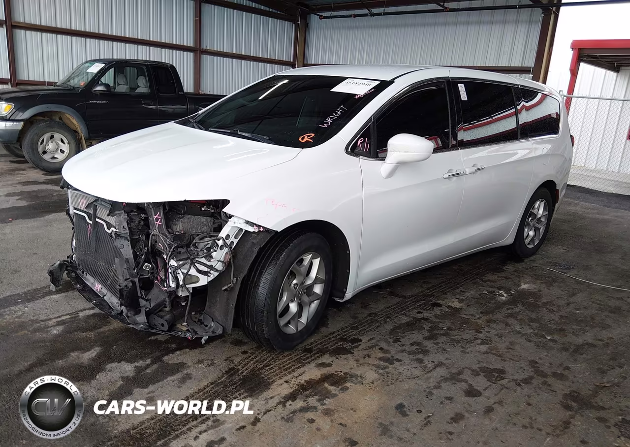 2019 Chrysler Pacifica Touring Plus VIN:2C4RC1FGXKR714767 - 2